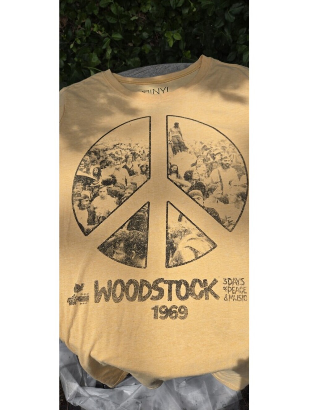 Woodstock 1969Gold Peace Sign Distressed Classic Rock Music Festival T Shirt Sz3